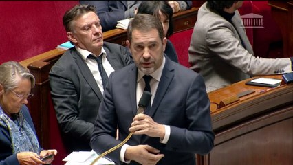 Christophe Castaner justifie sa loi "anti-casseurs": "cette loi n’est en aucun cas une loi contre les gilets jaunes"