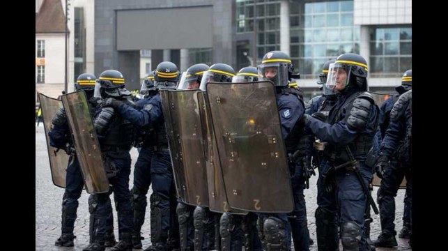 Gilets jaunes : une plainte contre la cagnotte pour les forces de l'ordre