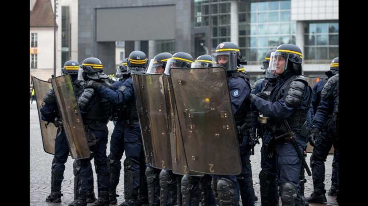 "Gilets jaunes" : une plainte contre la cagnotte pour les forces de l'ordre