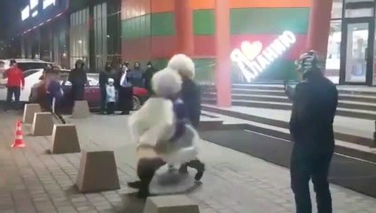 Un enterrement de vie de jeune fille qui commence bien !