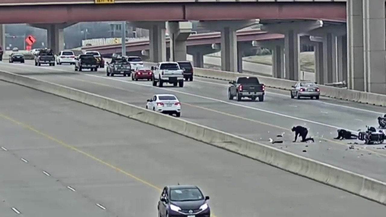 Crash entre deux motards de police