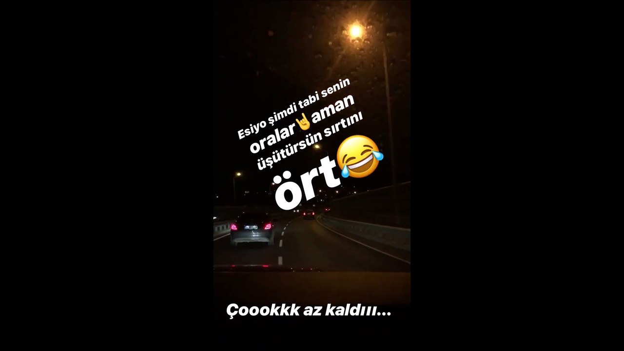 Demet Akalın... KIRMIZI IŞIK İHLALİ
