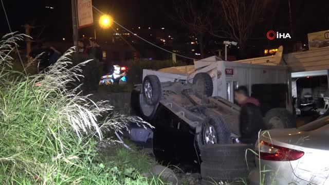 Kontrolden Çıkan Araç, Oto Lastik Dükkanına Uçtu