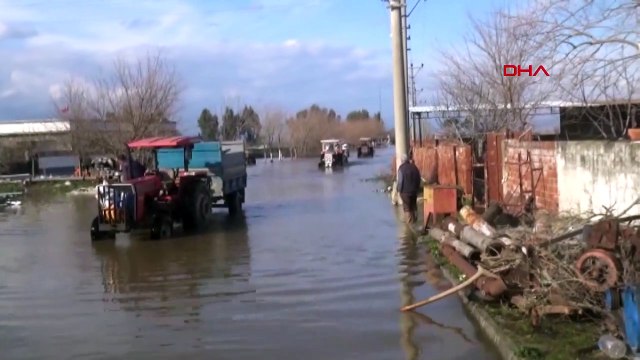 Büyük Menderes taştı, mahalle ve tarım arazileri su altında kaldı