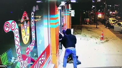 Kimseye aldırmadan hırsızlık yaptılar