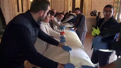 Türkiye’nin en büyük Oryantalist tablosu 'Çölde Av', Resim Müzesi’ndeki yeni yerine taşındı - İSTANBUL