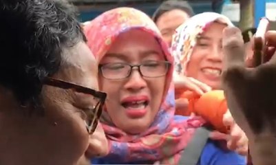 PAN: Perempuan Nangis Saat Kampanye Sandi Kader PAN