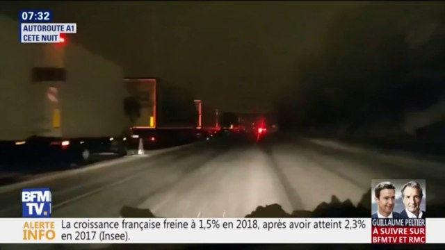 Ces nombreux camions ont été immobilisés toute la nuit sur l'A1 en raison de la neige