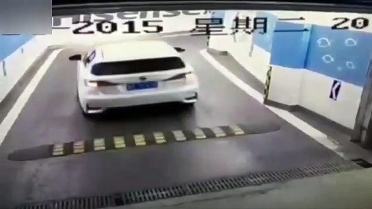 Il n'aurait pu du tenter cette manœuvre pour sortir du parking souterrain
