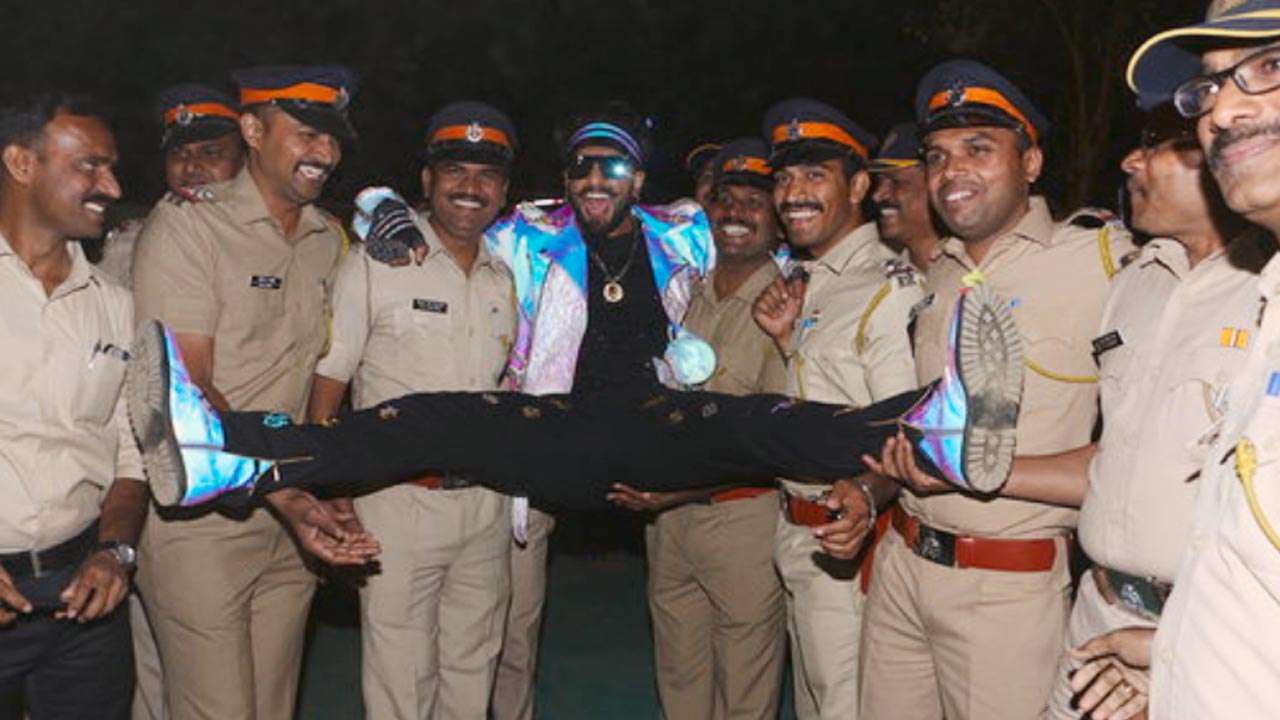 Ranveer Singh gets TROLLED for This weird Picture ; Check out here | FilmiBeat