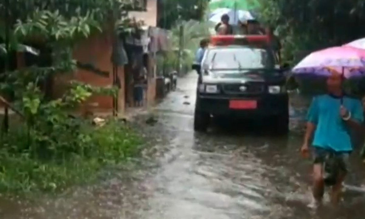 Relawan PMI Siaga Bantu Korban Banjir