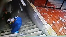 İstanbul'da fıkra gibi olay kamerada...Sahibiyle lokantada yemek yiyen keçiye köpek saldırdı