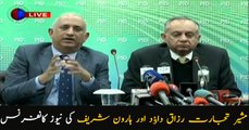 Adviser to Prime Minister Razak Dawood and Haroon Rasheed addressing media in Islamabad