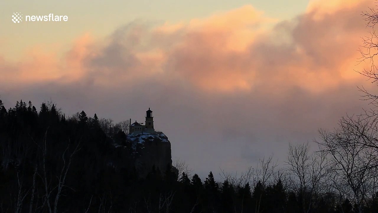 Beautiful time-lapse of steam fog rolling across US Lake Superior amid polar vortex blast