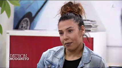 Satisfaite d'une employée, une patronne lui offre une promotion et une grosse augmentation de salaire - Regardez