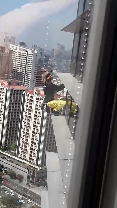 Le Spiderman français arrêté après l’ascension d’un gratte-ciel aux Philippines