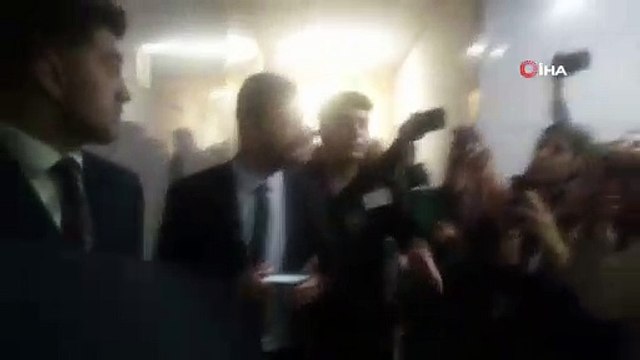 Futbolcu Arda Turan ile şarkıcı Berkay arasında yaşanan kavgaya ilişkin açılan davanın ilk duruşması bugün görüldü. Duruşmada Arda Turan, Berkay ve eşi Özlem Ada Şahin, ifade verdi. Mahkeme heyeti davayı 19 Haziran tarihine erteledi. Arda