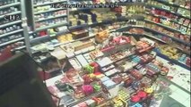 Hırsızlık yaptı, ihbar etti diye market sahibini bıçakladı...Dehşet anları kamerada