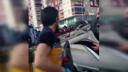 Lastiği patlayan araç önce ağaca çarptı, sonra takla attı