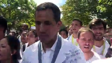 Des milliers de Vénézuéliens manifestent pour des élections