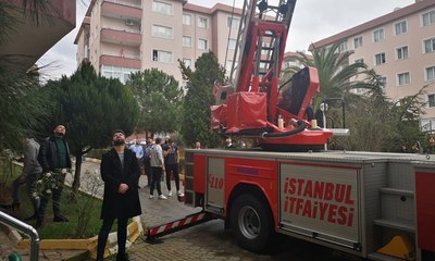 Üsküdar'da yangın paniği! Mahsur kalanları itfaiye kurtardı