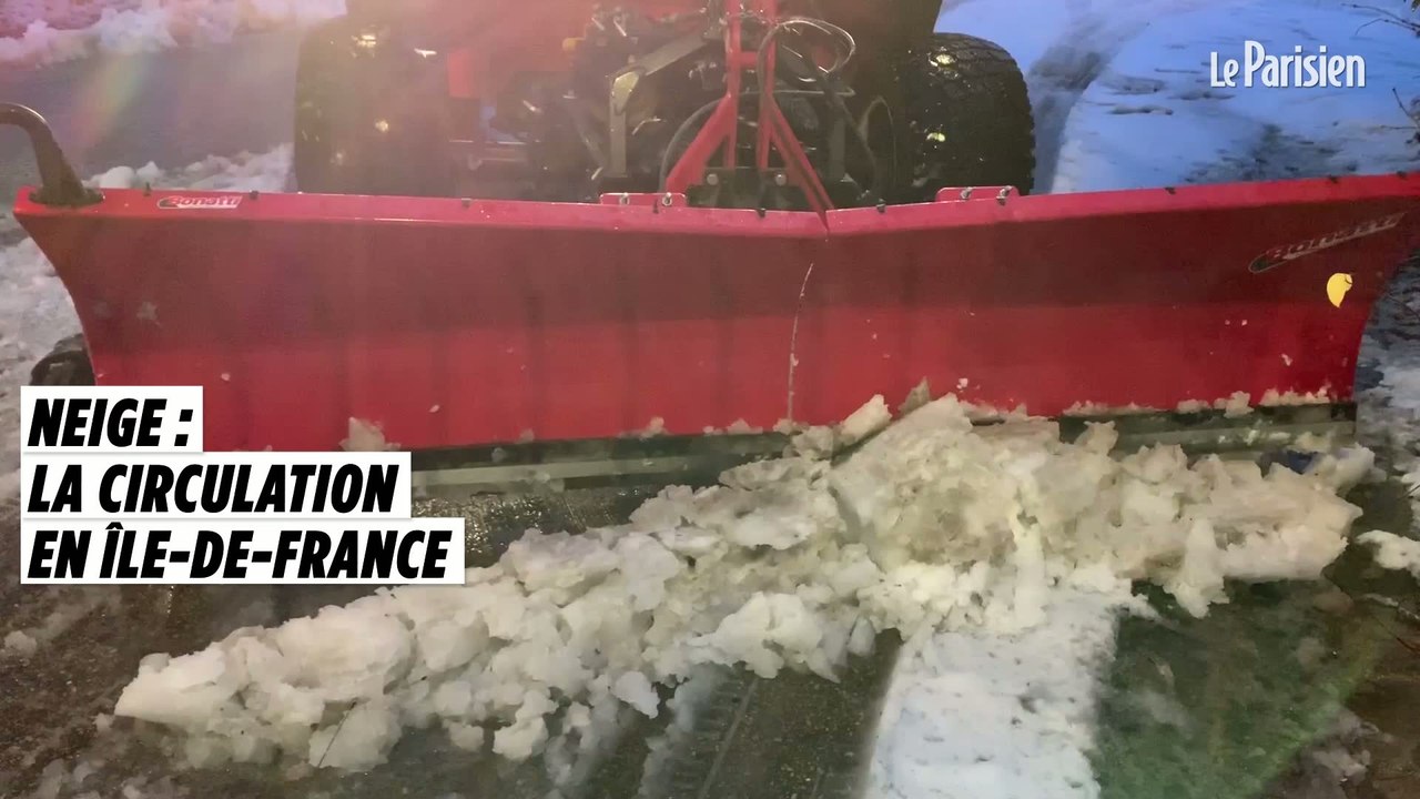 Neige : Transiliens interrompus, poids lourds bloqués et chaussées glissantes