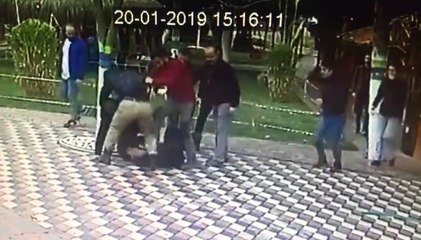 Genç Çifte Tekme Tokat Saldırı Anı Kamerada