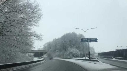 La neige tombe sur la E42