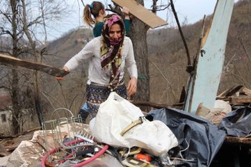 Torunlarını Doktora Götürdü, Döndüğünde Evini Yıkılmış Halde Buldu