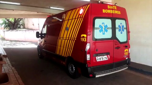 Homem cai de altura de três metros