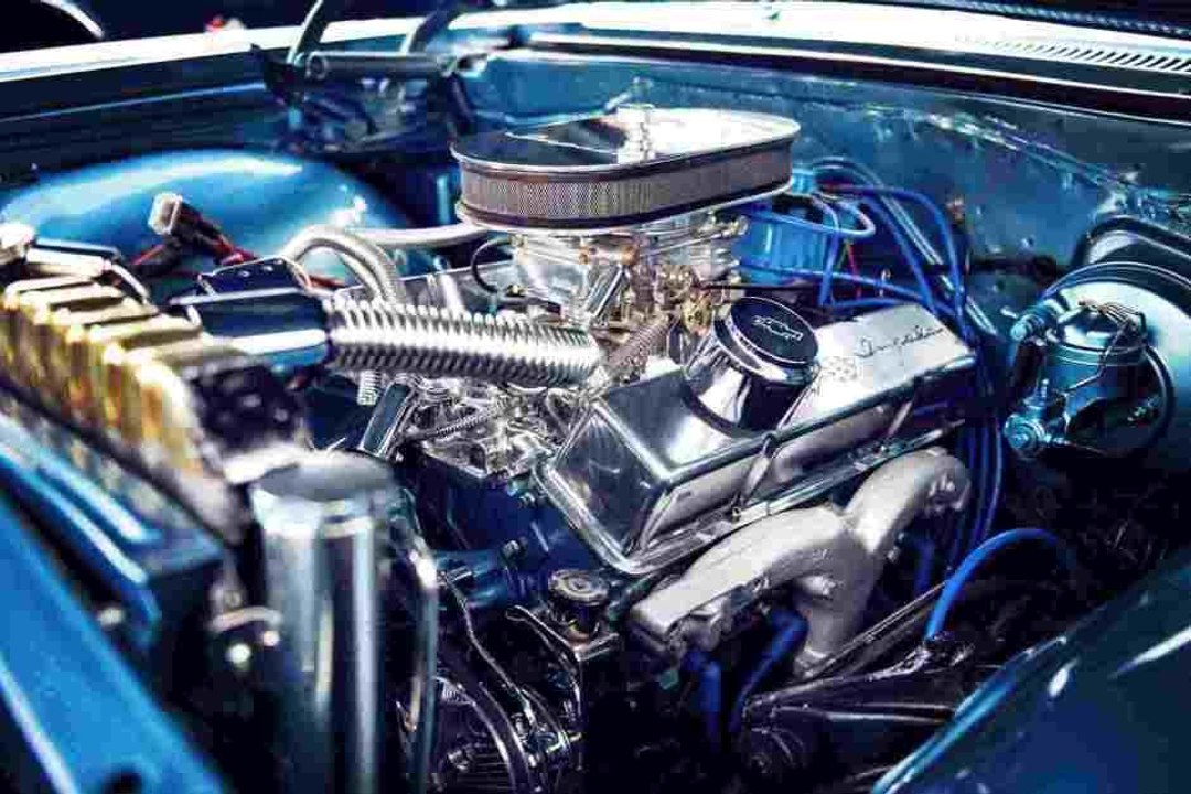 Comment fonctionne le moteur à combustion d'une voiture ?
