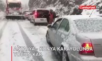 Antalya-Konya karayolunda yoğun kar yağışı