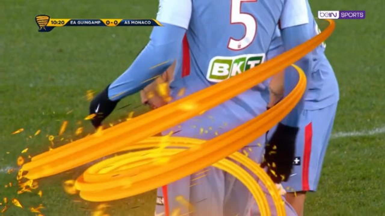 لقطة: كرة قدم: فانكور يخرج ببطاقة حمراء بعد العودة لحكم الفيديو