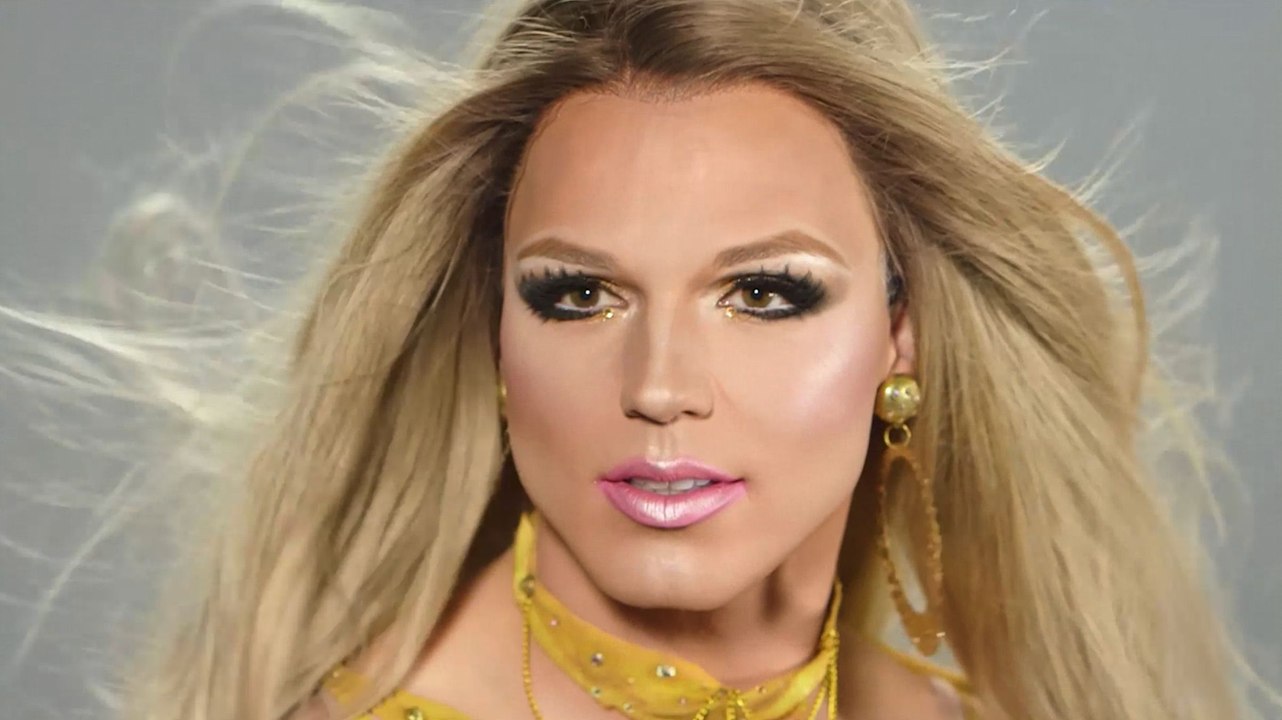 Cosmo Queens Derrick Barry