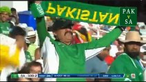 Amir sends hendricks on his way back to the pavilion and Pakistan have their first wicket