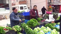 Ticaret İl Müdürlüğü ve zabıta ekipleri pazar tezgahlarını denetledi