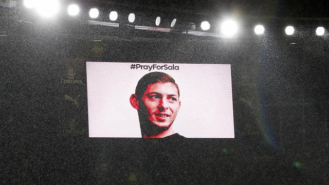 Francia: ritrovati su una spiaggia pezzi dell'aereo del calciatore Emiliano Sala