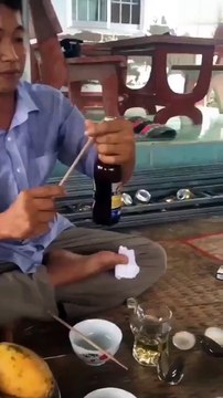 Décapsuler une bière avec une baguette (Fail)