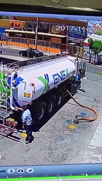 Régis fait le plein de la cuve