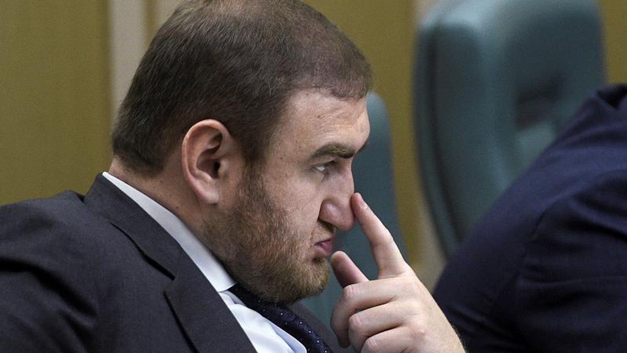 Камера для сенатора: член СФ Арашуков арестован, его обвиняют в убийствах
