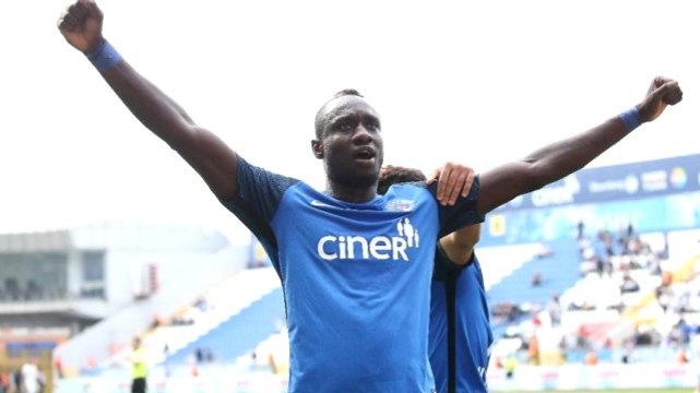 Galatasaray Mbaye Diagne'yi Transfer Etti, Sosyal Medya Yıkıldı