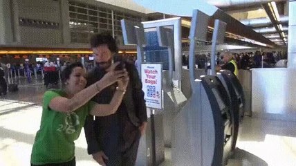 Fan fails to take a selfie with Keanu Reeves.
