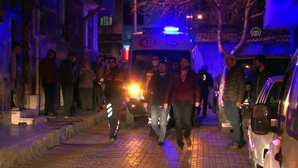 Yangında mahsur kalan anne ile 3 yaşındaki kızı itfaiye kurtardı - ELAZIĞ
