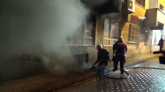 Elazığ'da Doğalgaz Patlaması... Binada Mahsur Kalan Anne ve Çocuğunu İtfaiye Ekibi Kurtardı