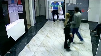 Pansuman İçin Gittiği Hastanede Sağlık Görevlisini Darp Etmeye Çalıştı...o Anlar Kamerada