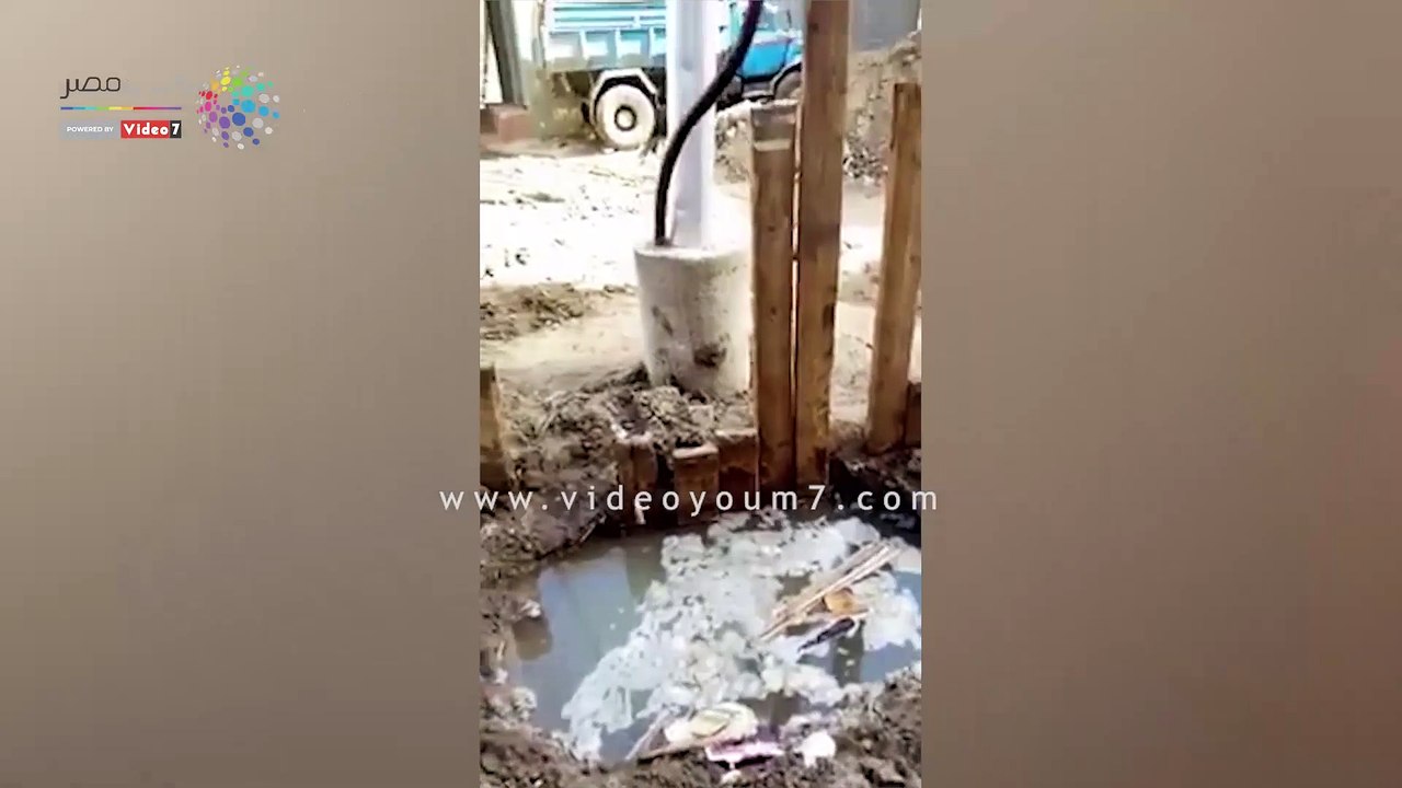 غرق شوارع أبو رواش بمياه الصرف الصحى تُعيق حركة الأهالي
