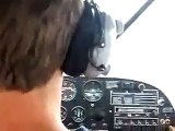 Le pilote de cet avion fait semblant de dormir... Les passagers sont en panique