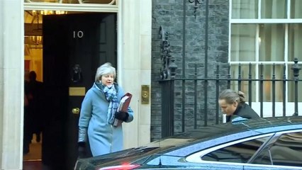 Brexit: mandato a rinegoziare per Theresa May