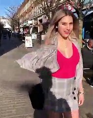 Quand une jolie femme dit « Salut » à un homme