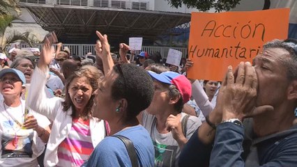 Opositores protestan para exigir el "cese de la usurpación" de Maduro-